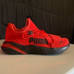 Brand new kids Puma tennis shoes